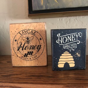 Bee shelf sitters, honey bee shelf sitter, farmhouse bee, farmhouse bee shelf sitters, bee wood blocks, honeybee wood block