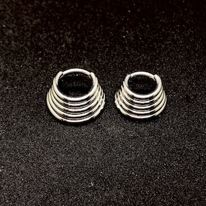 チタン 5連リング（5リング）セプタムヒンジクリッカー。18g、16g、14g。さまざまな直径をご用意しています。