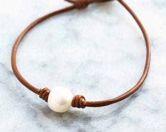 Single White Freshwater Pearl and Genuine Leather Bracelet, Round Freshwater Pearl, Leather Bracelet, Boho Jewelry, Gift For Her