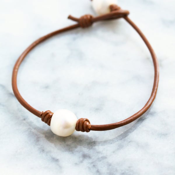 Single White Freshwater Pearl and Genuine Leather Bracelet, Round Freshwater Pearl, Leather Bracelet, Boho Jewelry, Gift For Her