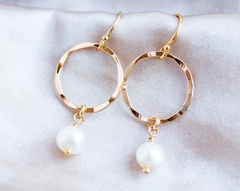 Freshwater Pearl and 14k Gold Filled Circle Drop Earrings, Real Freshwater Pearl Earrings,Pearl Drop Earrings,Bridal Earrings,Christmas Gift