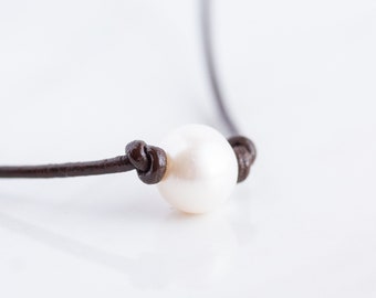Single Freshwater Pearl Leather Necklace,Single Pearl Necklace,Round Freshwater Pearl Necklace,Minimal Pearl Choker,Leather Pearl Necklace