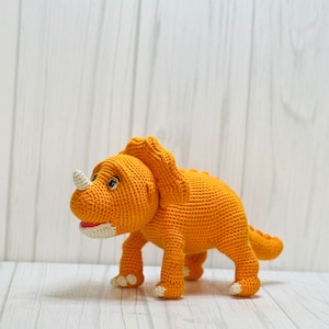 Triceratops crochet pattern, dinosaur crochet pattern, dino crochet pattern
