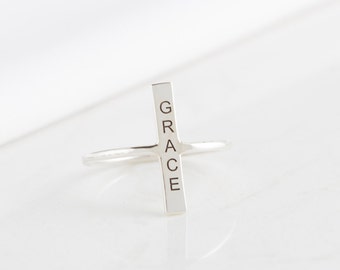 Anello con nome a croce personalizzato - Anello a barra sottile - Anello con nome personalizzato in argento sterling - Anello iniziale delicato e moderno - Regali per lei - Regalo per la mamma