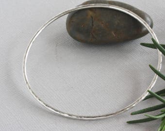 Brazalete de plata de ley, brazalete texturizado de plata de ley, brazalete de plata de ley simple hecho a mano, pulsera de apilamiento de plata