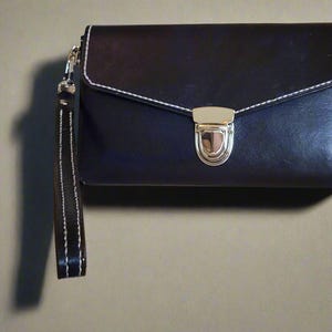 Pequeña cartera de cuero negro con correa extraíble - Funda para teléfono, billetera de mujer cosida a mano