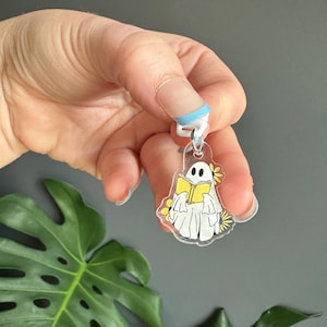 Bookworm Ghost Kindle Charm [USB-C dust plug charm]