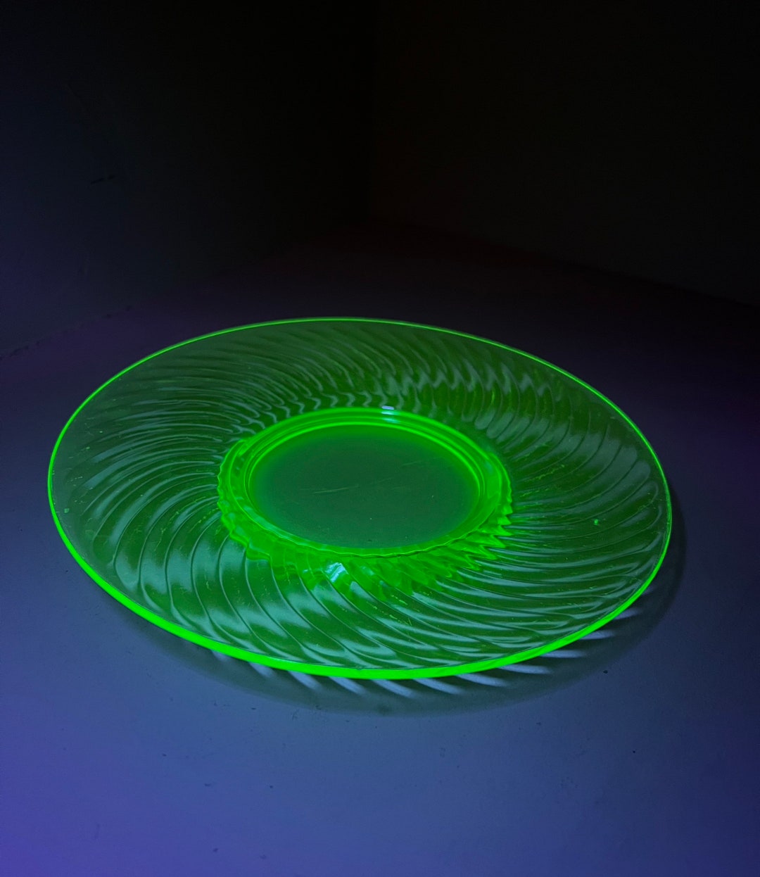 Vintage Uranium Glass Plate, Depression Glass 1930s 1940s, Glow in the