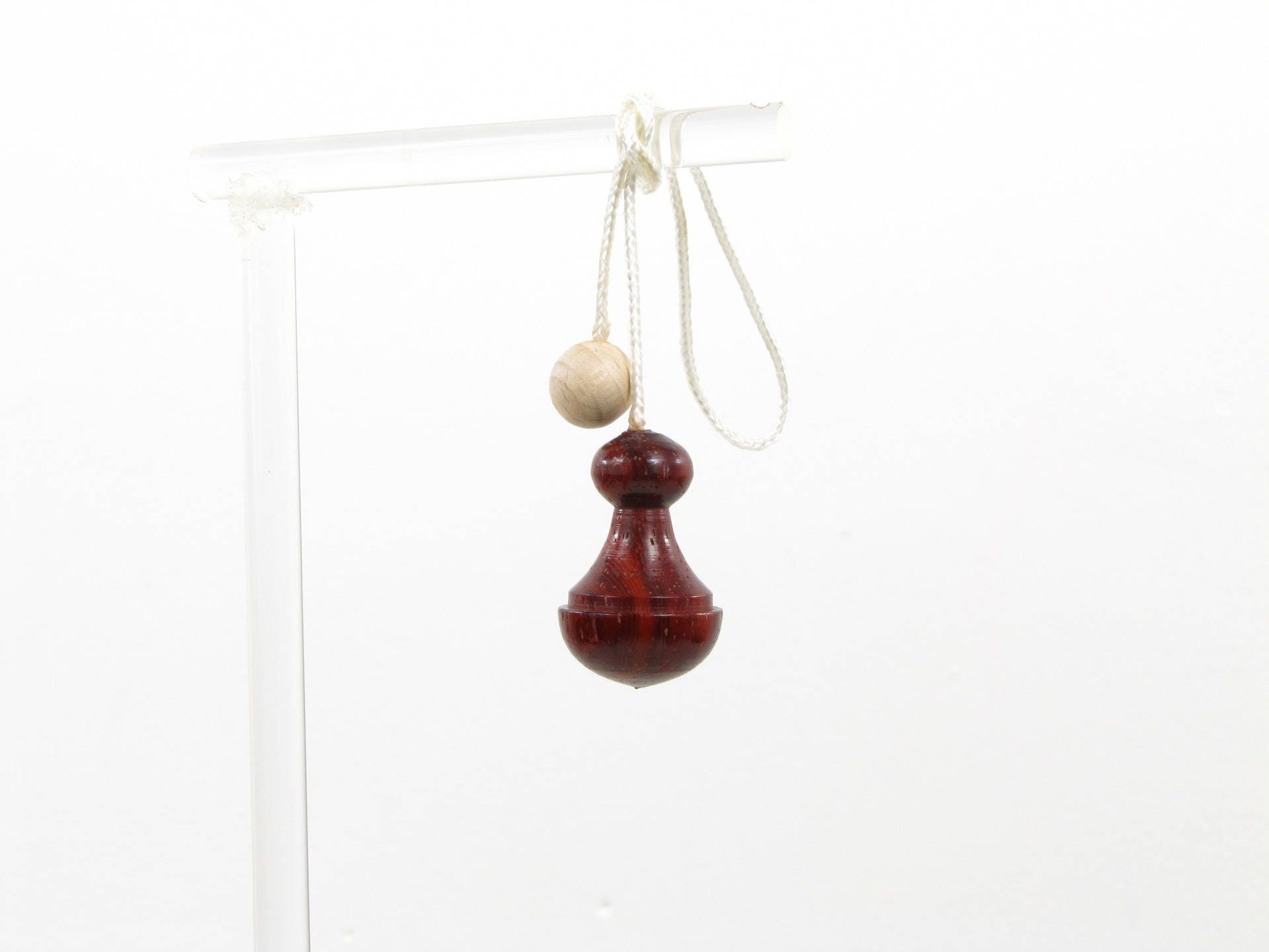 Pendule de Radiesthésie en Bois Exotique. Nature Du Exotique Padouk Cordelette Nylon et Qui Se Termi