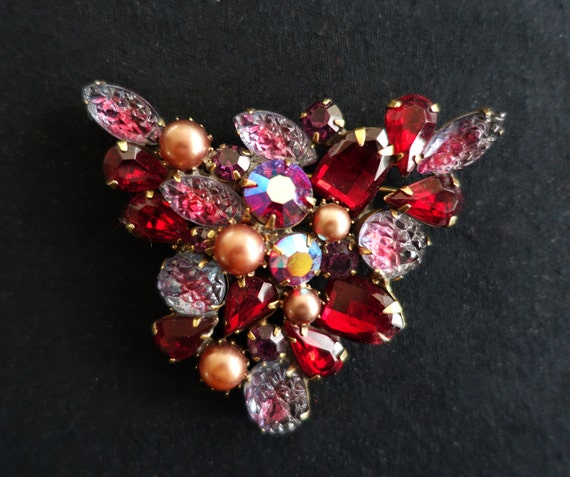 Kramer – Vintage Signed Red Rhinestone Triangle Br