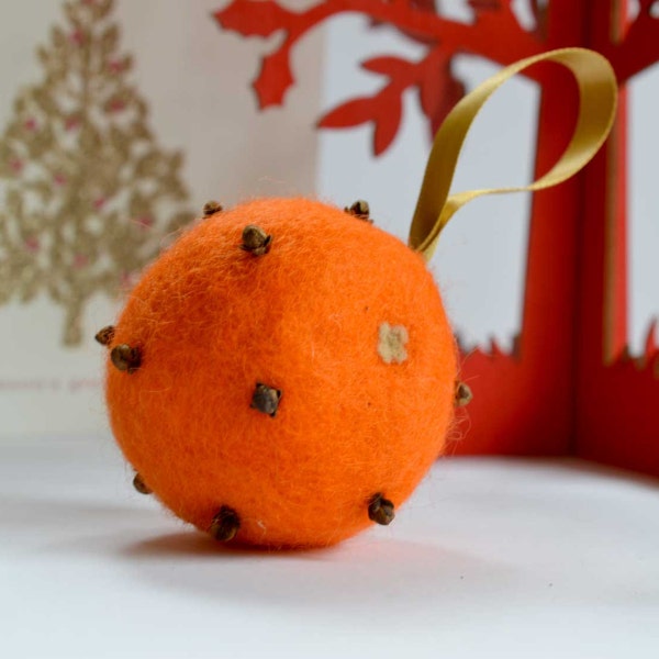 Felted clove studded orange pomander - Christmas ornament  Christmas tree decoration Orange scented wool felt Christmas ball bauble