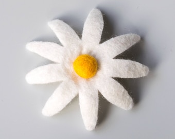 Felt Daisy Brooch - Handmade wet felted merino wool flower brooch.