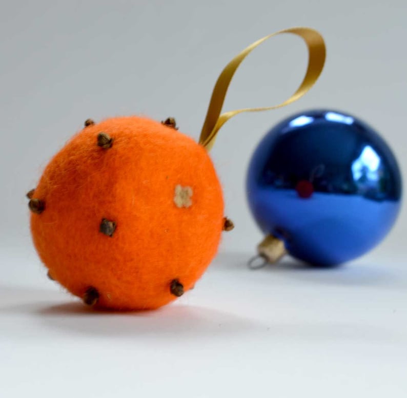 Felted clove studded orange pomander Christmas ornament Christmas tree decoration Orange scented wool felt Christmas ball bauble image 3