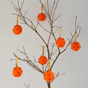 Felted clove studded orange pomander Christmas ornament Christmas tree decoration Orange scented wool felt Christmas ball bauble image 2