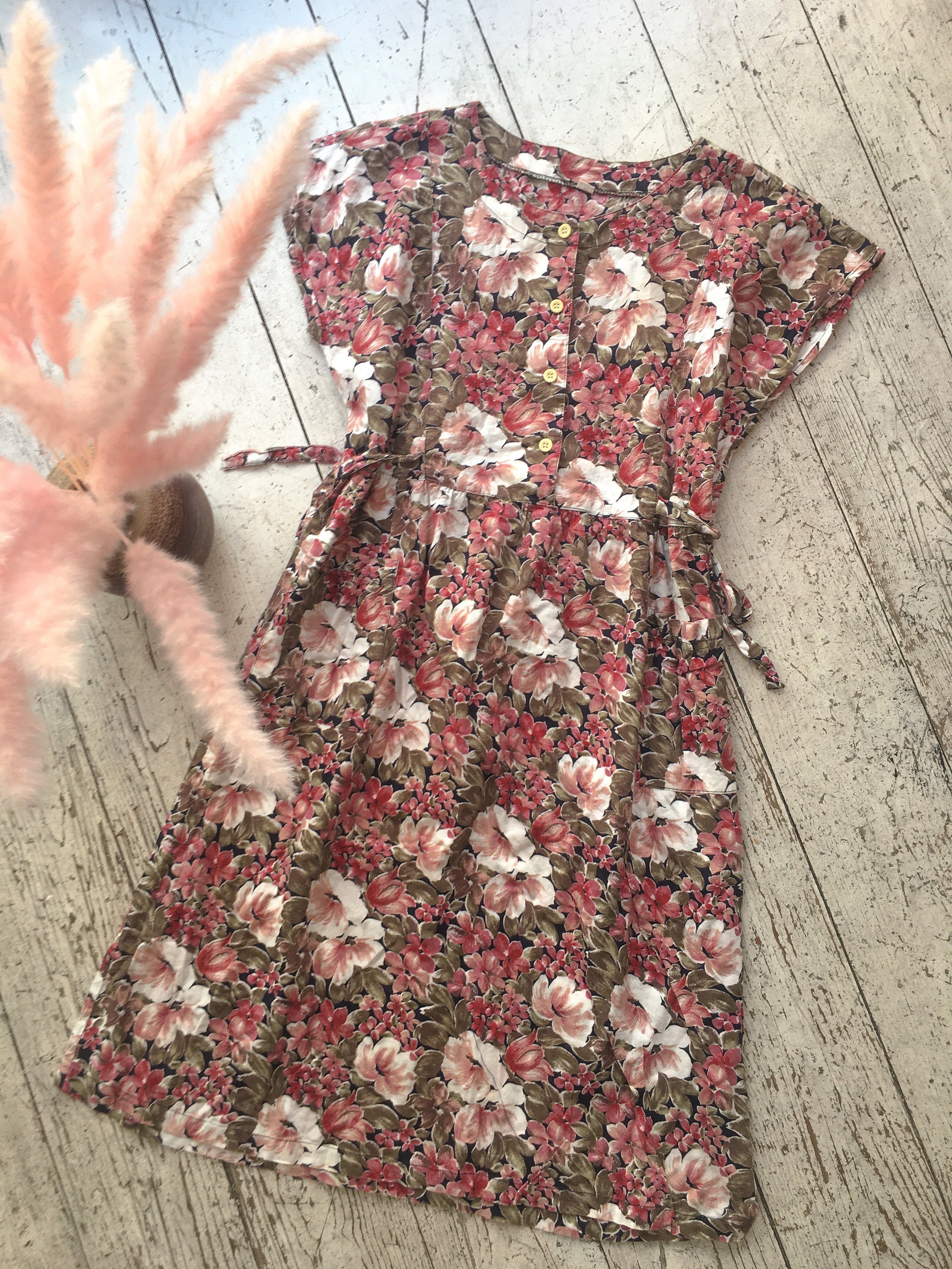 Image of Cherry Pink Floral Retro Day Dress - Size M