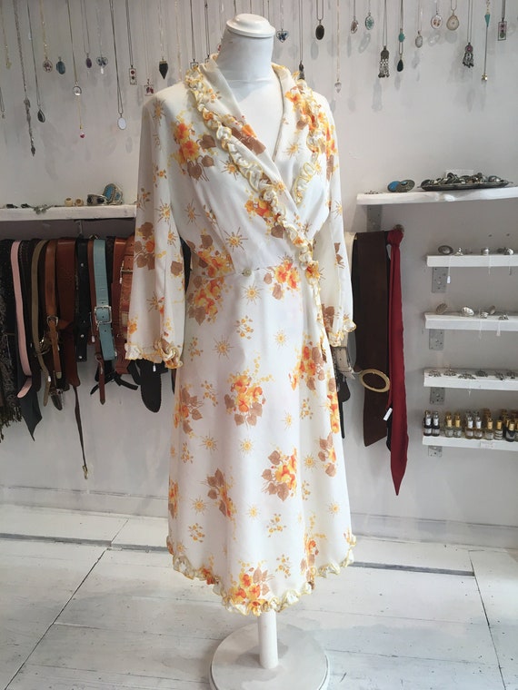SALE - Vintage White & Sunshine Floral Frill House