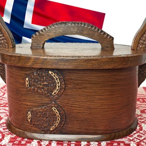 Arts and Crafts Norwegian Style Bentwood Box E144