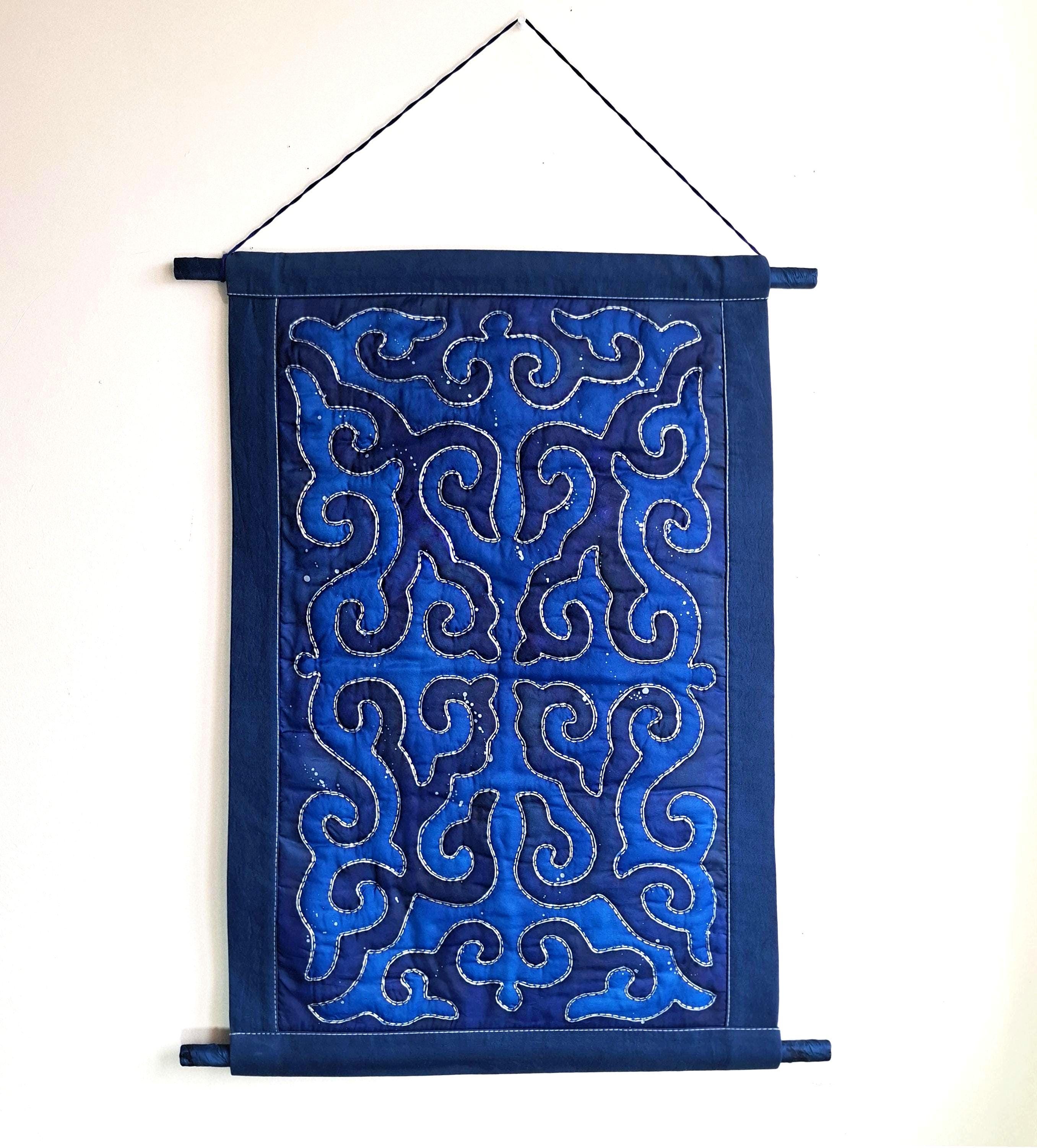 【GW特価】SHRUJAN Raw Silk Wall Hanging Blue Quilted Wall Hanging With Kyrgyz Ethnic Ornament – Shyrdak