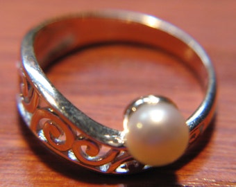 Filigree 925 Silver Freshwater Pearl Ring