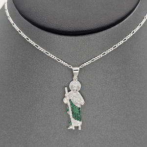 Colgante de San Judas Tadeo con circonita cúbica verde en plata de ley 925 y collar con cadena Figaro Medalla de San Judas