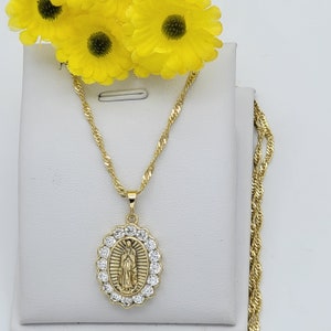 Collar de Nuestra Señora de Guadalupe chapado en oro de 14 quilates con colgante y cadena de circonita ovalada Virgen