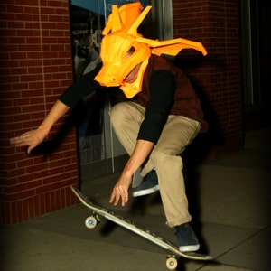 Charizard Pappersmask & Vingar bild 3