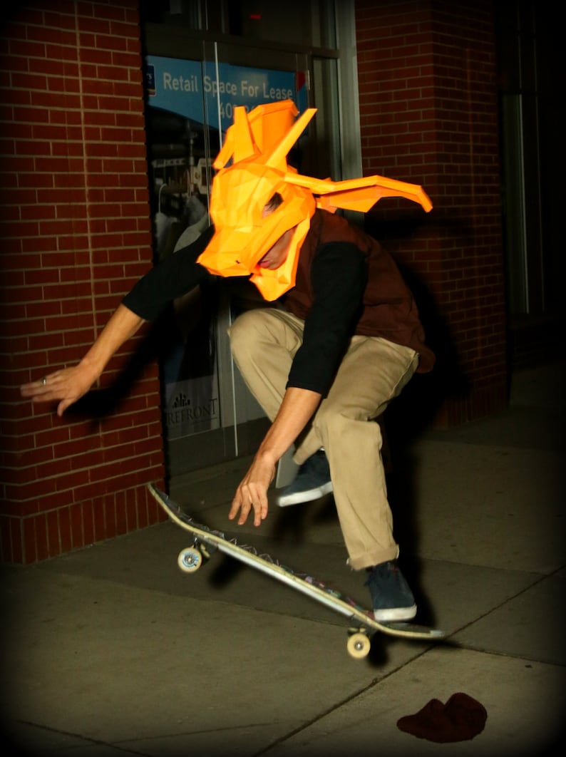 Charizard Pappersmask & Vingar bild 3