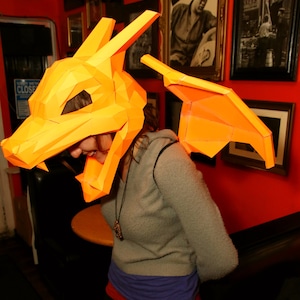Charizard Pappersmask & Vingar bild 2