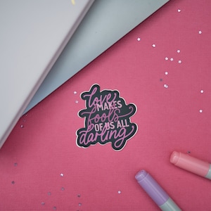Liefde houdt ons allemaal voor de gek Schat || Slang en duif vinyl sticker