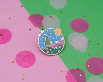 The Spring Gericht Emaille Pin Glitzer Variante