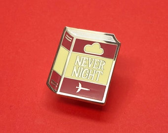 Beliebter Pinguin: Nevernight Emaille Pin