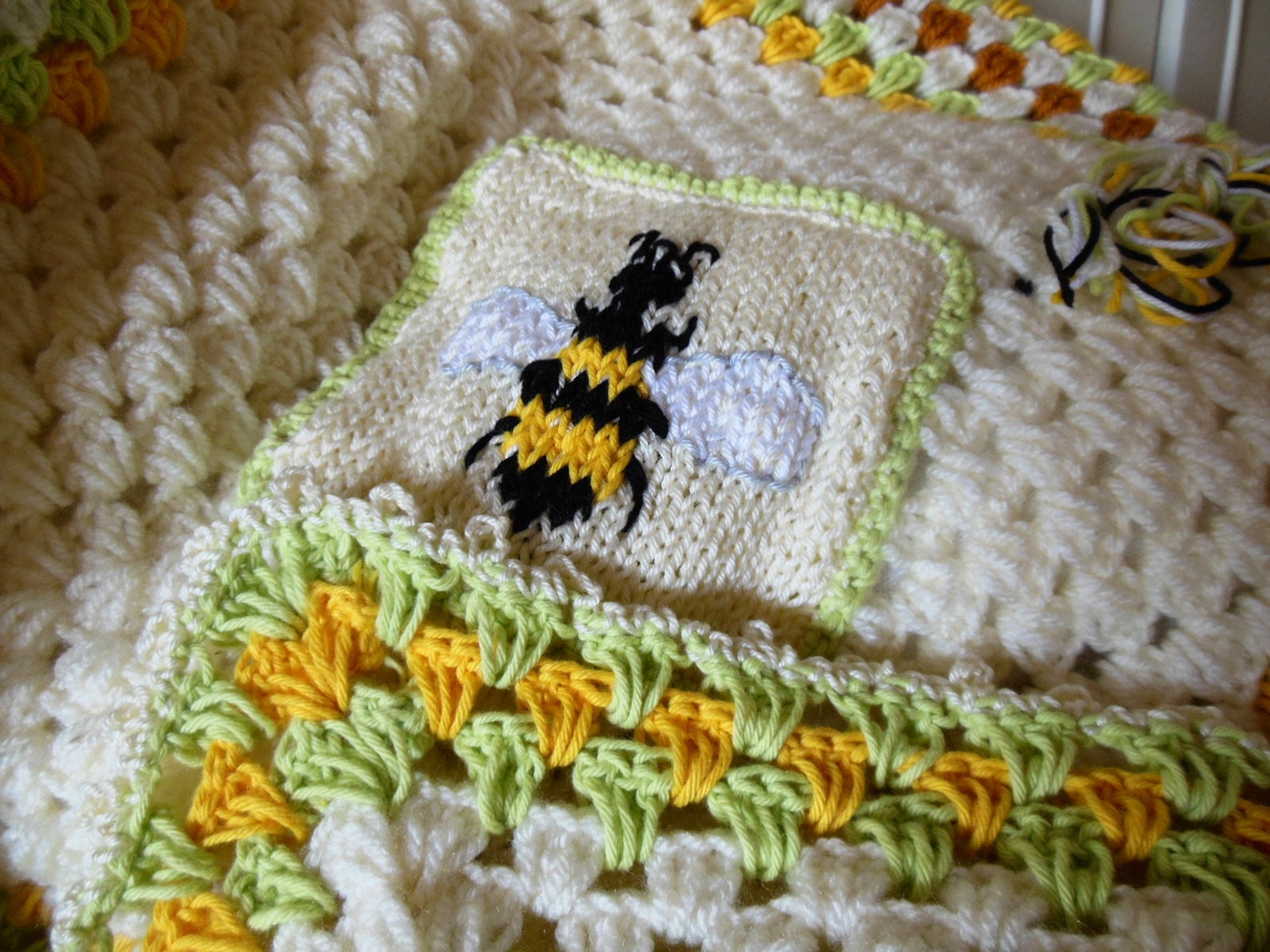 Crochet bee blanket crochet baby afghan with bumble bee Etsy
