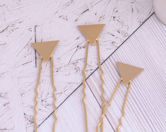 triangle hair pin, geometric hair clip, Gold Wedding Hair pin, triangle hair clip, minimal hair pin, modern hair pins, Tiny Hair Accessory