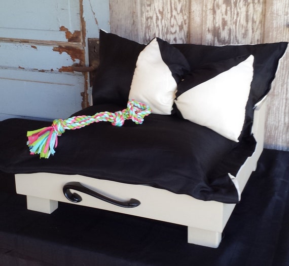Items similar to Pet Bed on Etsy
