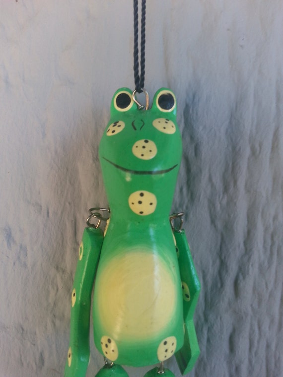 FROG Ornament/Home Decor/ Wood Ornament/ Vintage/ Holiday Decoration/ Unique GIft/ Green/ Animals/ Handmade/ Tree/ Gift
