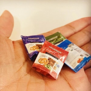 1:12 Dollhouse Miniature Pretzel Crisps, Kitchen Miniature Diorama Snack Food Accessories, Miniature Doll Groceries