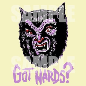 Könnte beinhalten: Eine Illustration eines lila und schwarzen Werwolfs mit einem knurrenden Ausdruck. Der Text "GOT NARDS?" ist in lila unter dem Werwolf geschrieben.