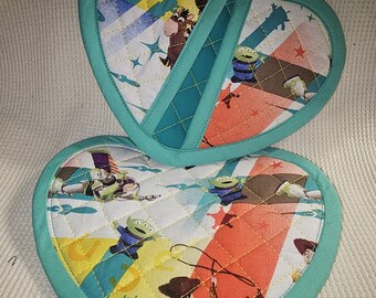 1 para podkładek w kształcie serca, różne nadruki. TEAL TOY STORY