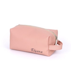 Personalized Vegan Leather Toiletry Bag: Women&#39;s Dopp Kit