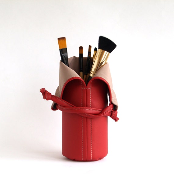 MAKEUP BRUSH HOLDER for TRAVEL AND STORAGE