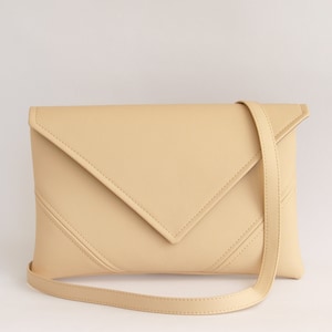 Sac à main en cuir beige, sac en cuir Crossbody, sac végétalien, petit sac à main en cuir, petit sac à bandoulière, sac à main enveloppe en cuir, sac à main Crossbody