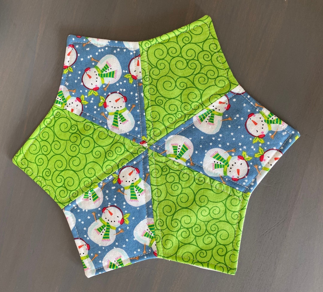 Christmas Pine Quilted Table Topper NCU0NTD217
