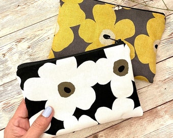 White Poppy Linen zip pouch, Yellow Poppy cosmetic bag, Floral Zipper purse, Linen Makeup bag, Nordic Flower Bag, Linen flower coin purse