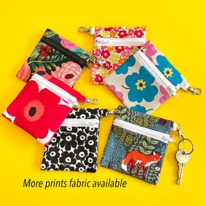 Estuche pequeño con cremallera, Monedero con llavero, Estuche para AirPods, Monedero con flores, Muñequera, Cordón, Monedero para tarjetas, Estuche con gato rosa, Estuche con zorro. Matrioska