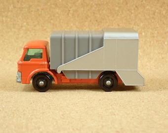 Matchbox No. 46 (46B7) Pickfords Removal Van - 1960s Green