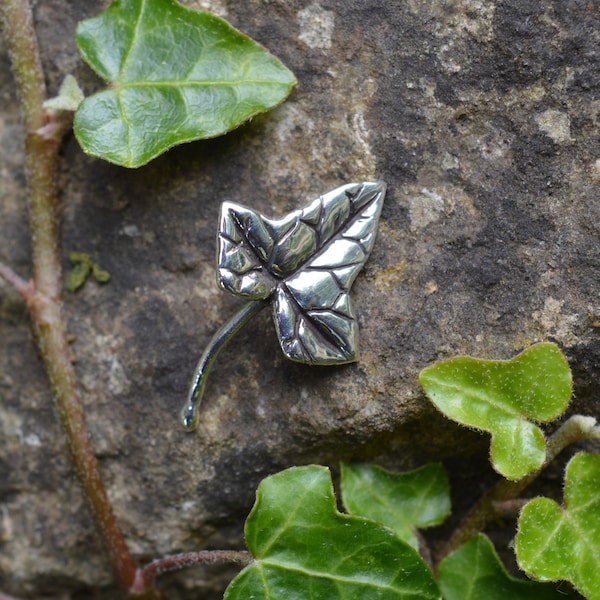 Ivy Leaf Ornament - Figurine de feuille de lierre en argent sterling - Bijoux de faune inspirés de la nature par Emma Keating