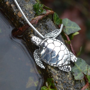 Halsband för havssköldpaddor i sterlingsilver – Handgjorda smycken för vilda djur