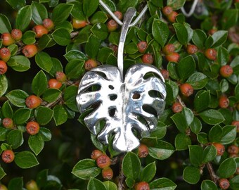 Collar de plata de ley con hoja de monstera – Colgante artesanal de la naturaleza