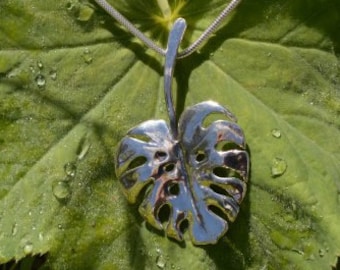 Collar de plata de ley con hoja de monstera – Joyería inspirada en la naturaleza