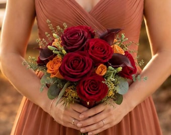 Herbstlicher Brautjungfernstrauß, burgunderrote und terrakottafarbene Hochzeitsblumen, orangefarbener Brautstrauß, pflaumenfarbene Calla-Lilien, herbstliche Brautjungfernblumen